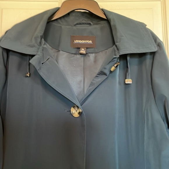 Women’s London Fog XL blue steel rain coat. - Picture 4 of 15